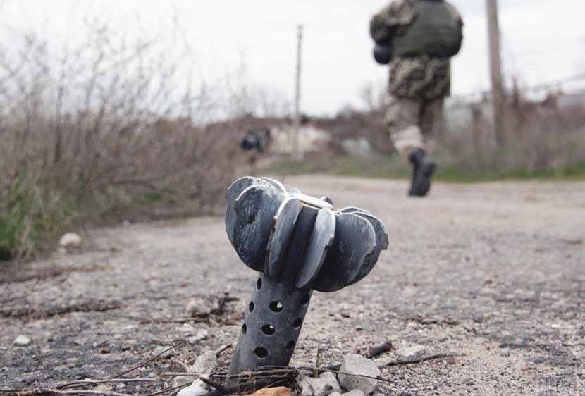 Feb19Web6 In the war zone residents stay on the roads. Staying onto the surrounding fields can be fatal. Land mines and unexploded munitions present a constant threat.