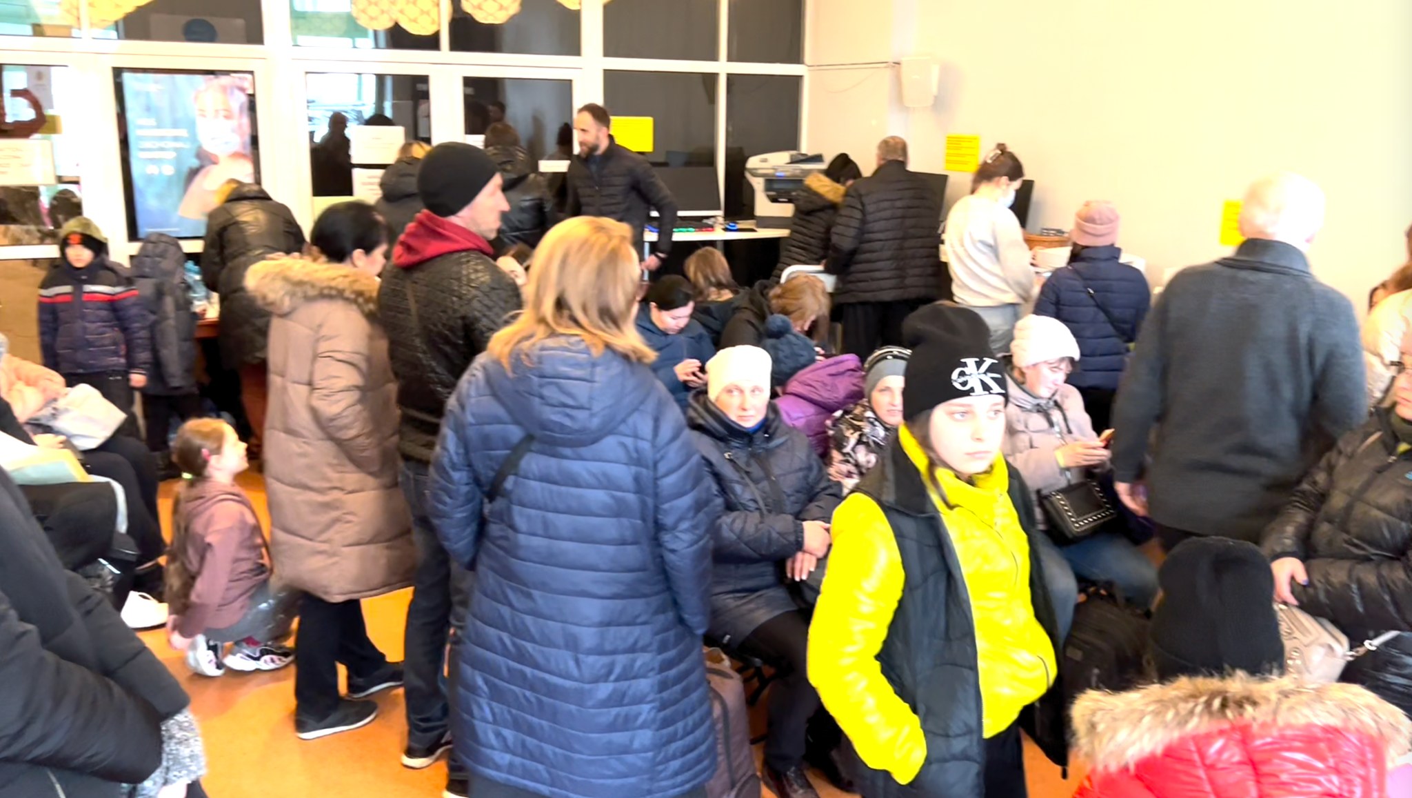 Laura at the Ukrainian Refugee Reception Center in Warsaw. The center is located on the premises of a local church. The Embassy of Ukraine is situated about 100 meters from the center. About 800-1,000 refugees pass-through this reception center daily. Some stay just overnight, others for a longer period of time.