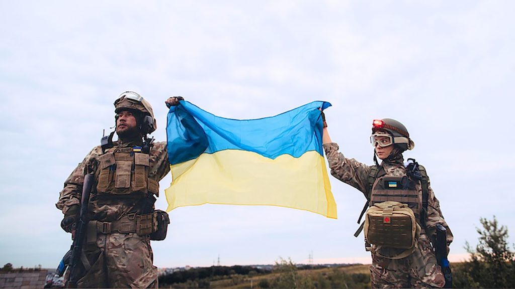 Ukrainan-lippu-sotilailla-1400x788-1