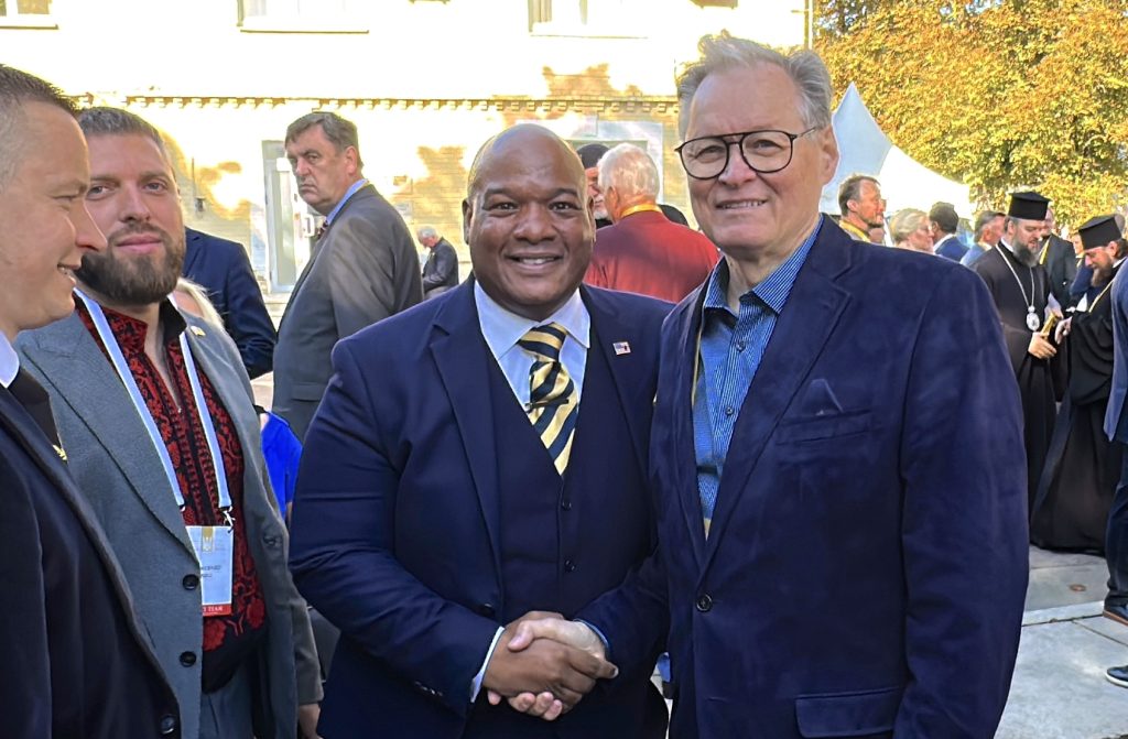 2 Mark Burns